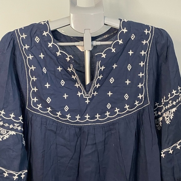 Time & Tru Women's Blue & White embroidered peasant top size Medium NWT - Picture 2 of 8